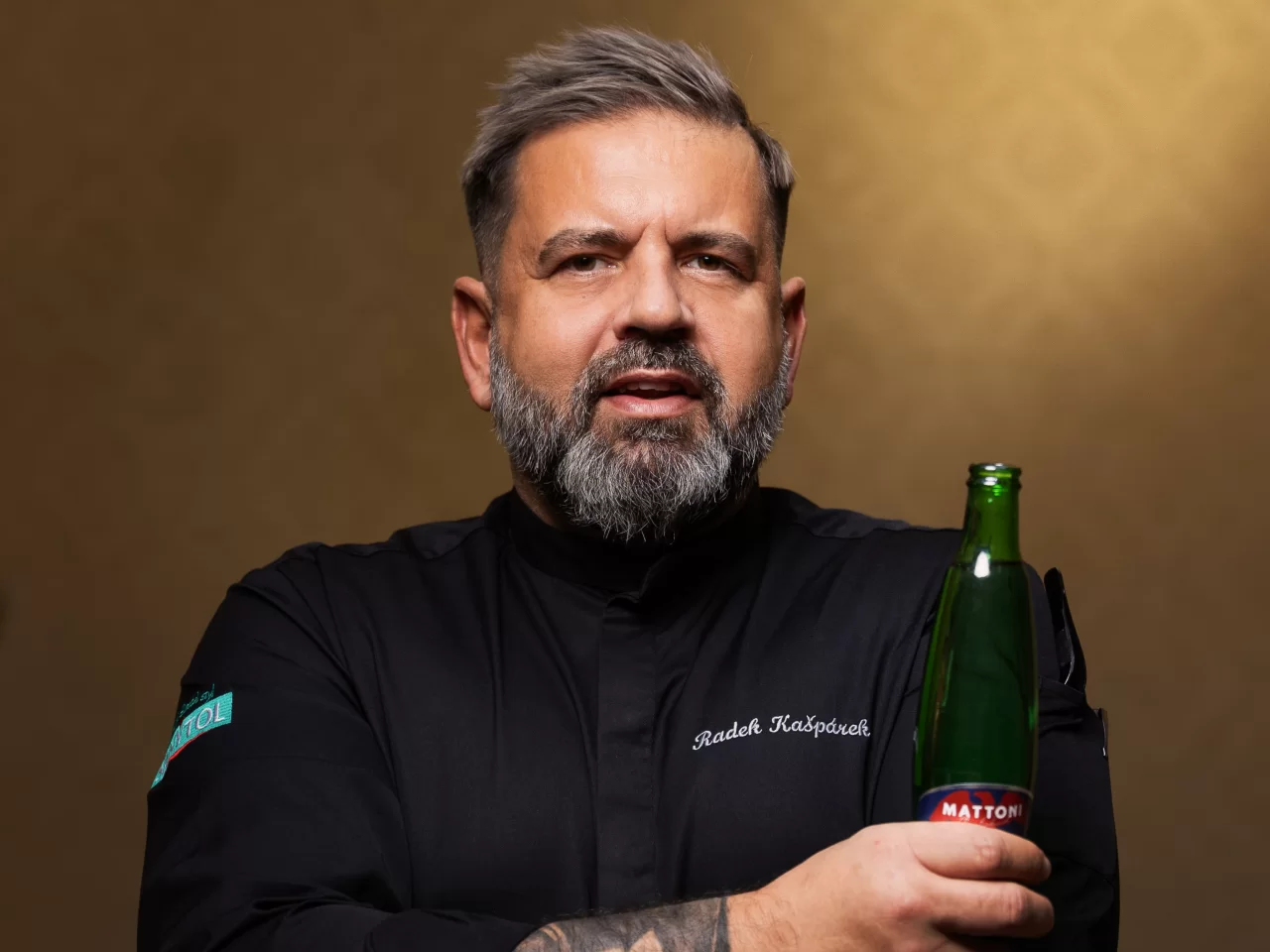 Radek Kašpárek míchá nealko pro Mattoni. V restauraci 420 předvádí, jak se změnil přístup k párování