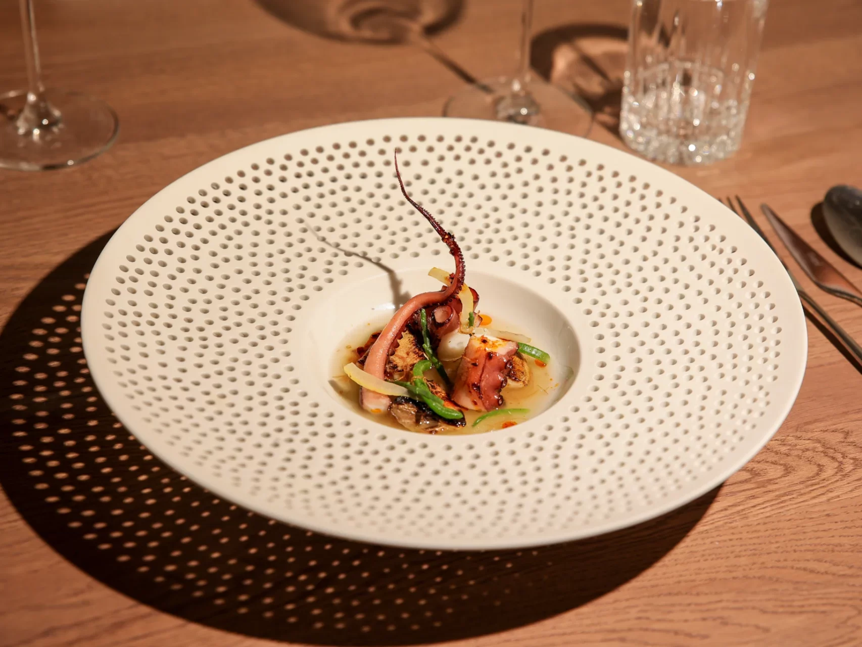 Dva měsíce po otevření v michelinském průvodci. Pražský Parzival mění menu a sází na chutě Levanty