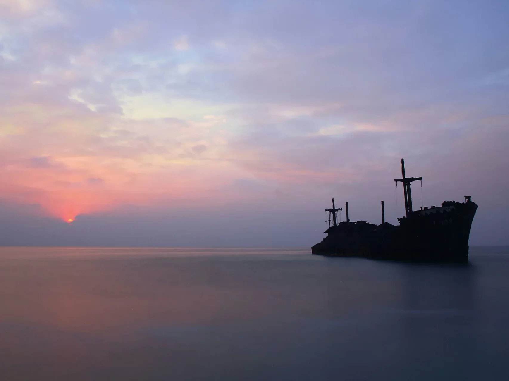 Svět sleduje ceny ropy, ale skutečnou hrozbou je hlad. Blokáda Hormuzu odřízla planetu od hnojiv