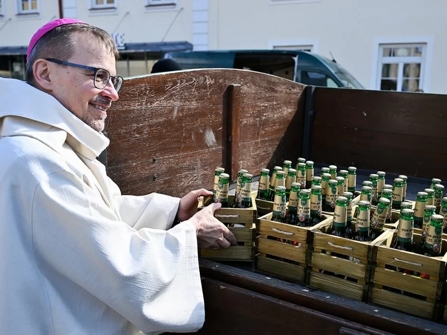 Od lékařského doporučení po diplomatický dar: Prazdroj vypravil velikonoční várku pro papeže