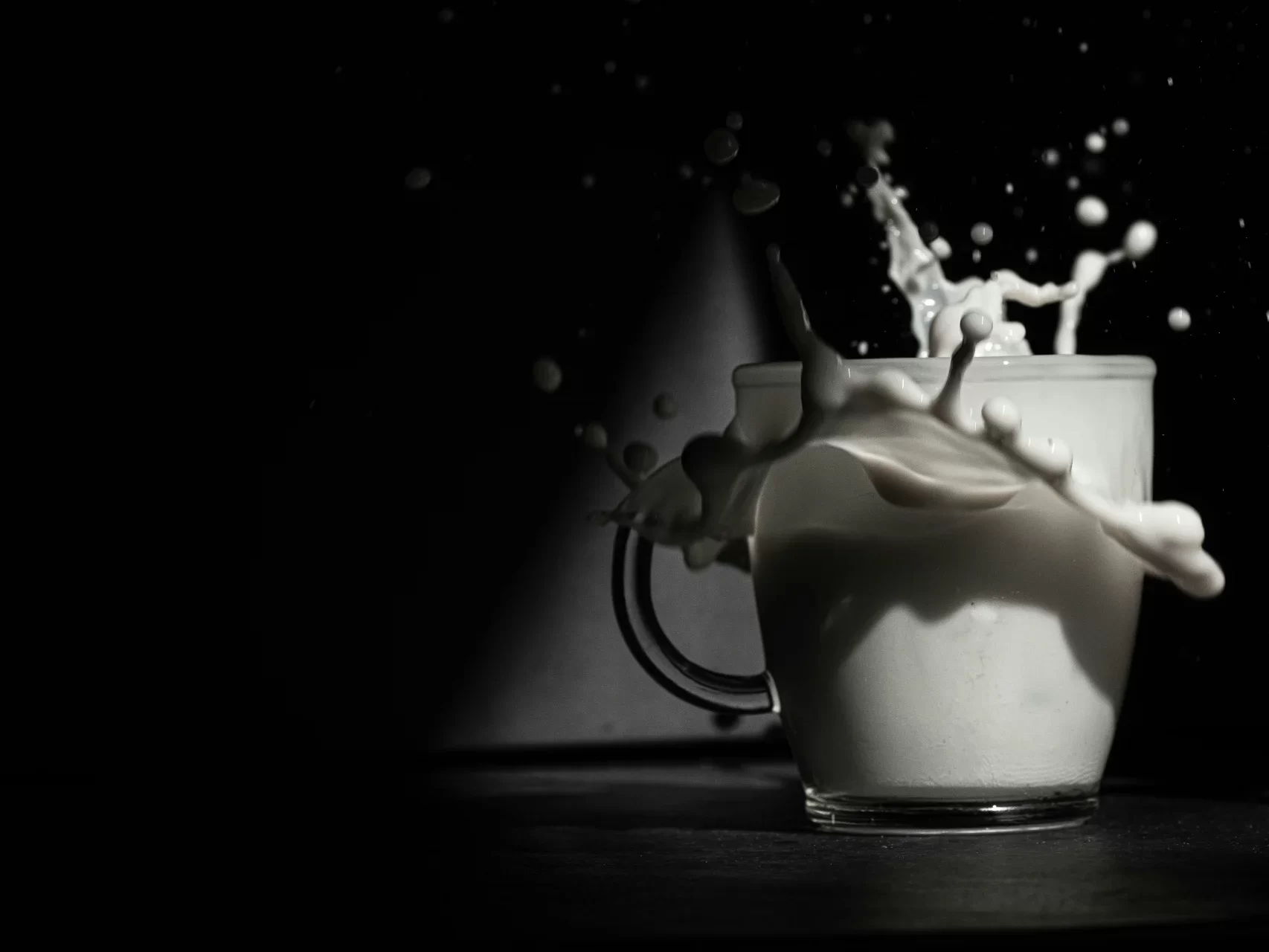 Zákaz slova mléko i v negaci. Evropské soudy tvrdě omezují marketing rostlinných nápojů