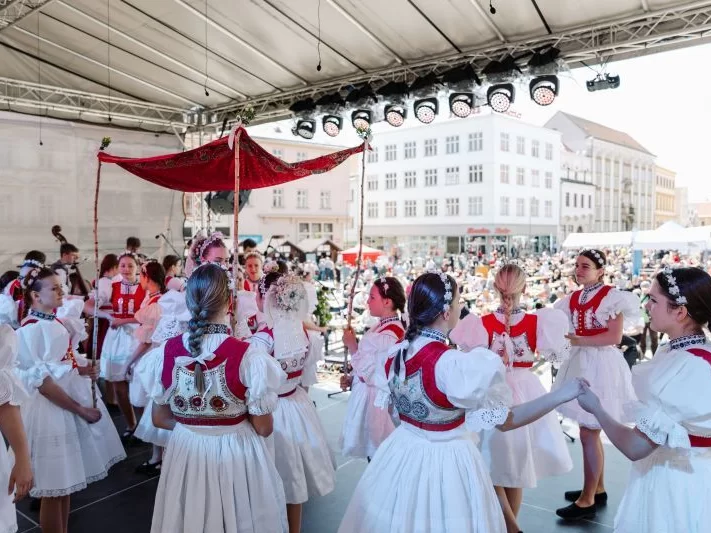 První česká apelace slaví plnoletost. Festival VOC Znojmo se přesouvá na hrad a zkouší archivní vína