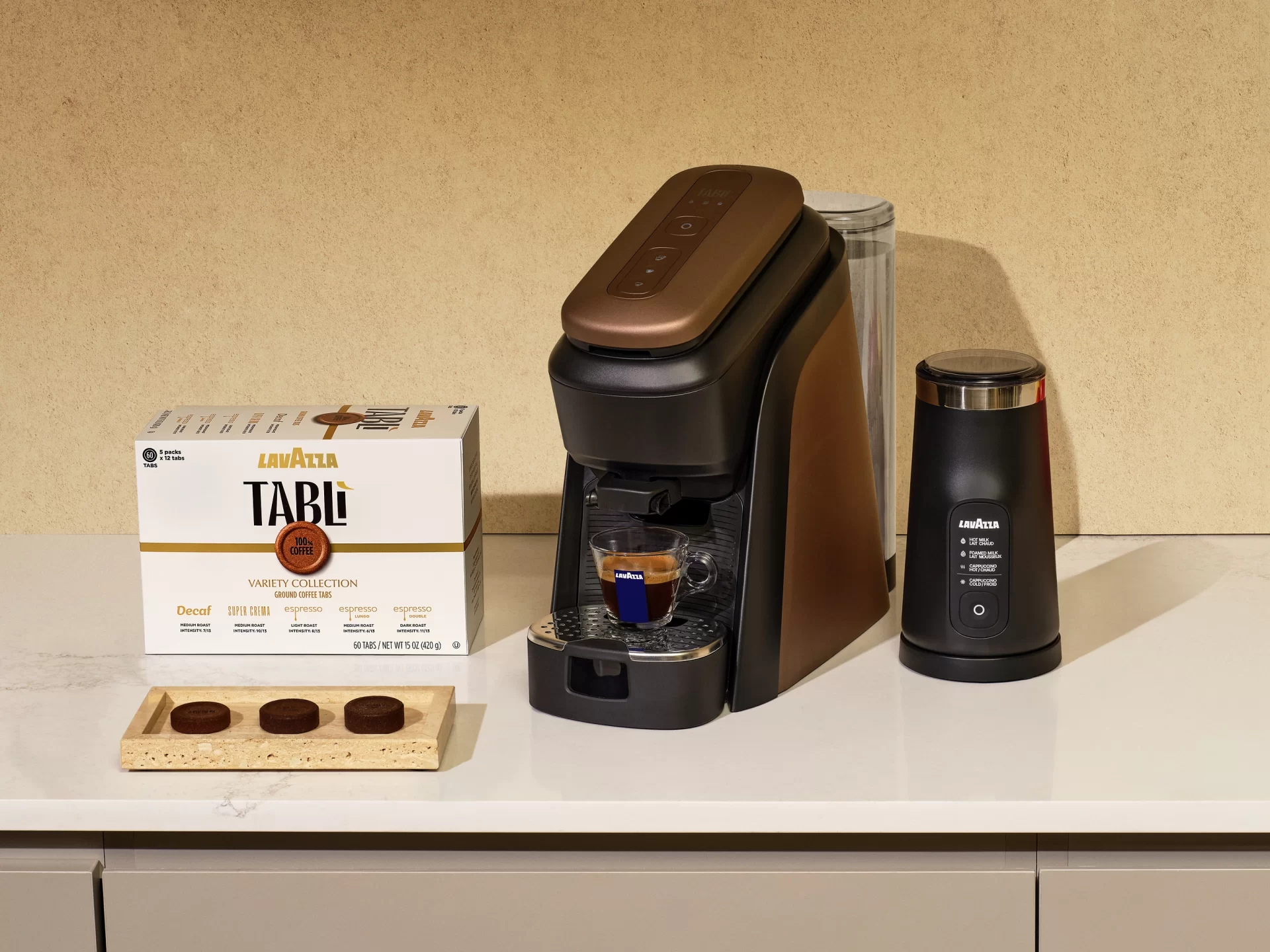 Kapslová káva bez plastu a hliníku. Lavazza přiváží do zámoří systém Tablì